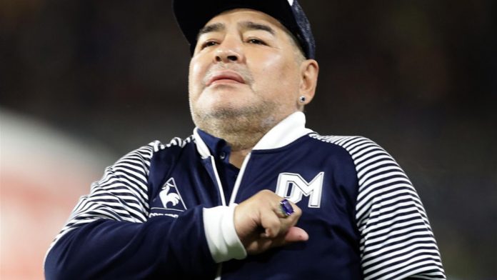 Diego Armando Maradona s-a stins din viata