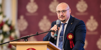 Prof. Dr. Adrian Puiu, directorul Colegiului Eudoxiu Hurmuzachi din Rădăuți, una dintre cele trei note de 10 la concursul pentru funcțiile de conducere