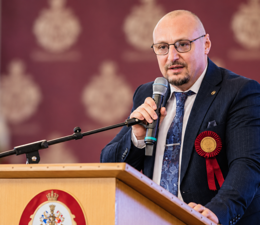 Prof. Dr. Adrian Puiu, directorul Colegiului Eudoxiu Hurmuzachi din Rădăuți, una dintre cele trei note de 10 la concursul pentru funcțiile de conducere